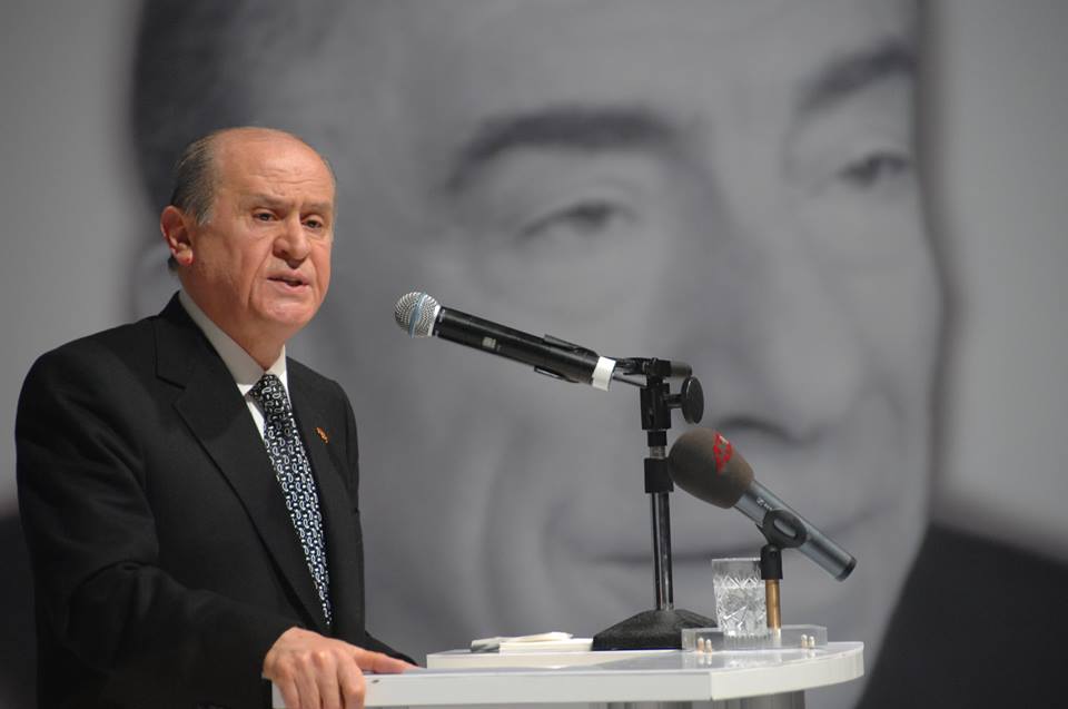 Lider Devlet BAHÇELİ: "Öğrenci Andı kararı pimi çekilmiş bir bombadır. Danıştay bu yanlıştan dönmeli, Türk milletinin tarihi hasletleriyle, çiğnetilmeyecek emanetleriyle oynamaya teşebbüsten vazgeçmelidir"