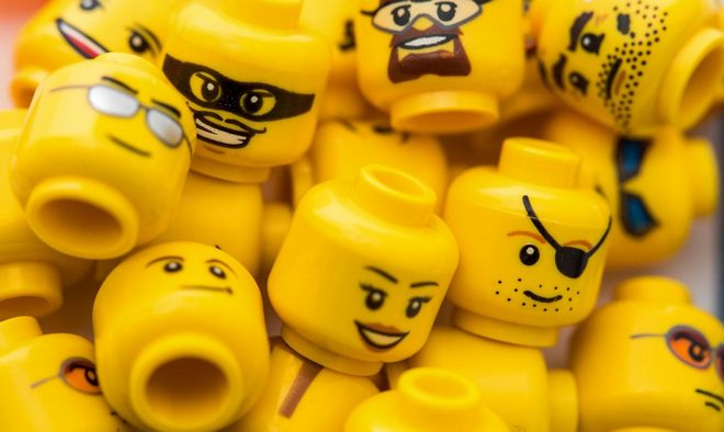 DenmarkinPoland's tweet photo. 🇩🇰@LEGO_Group is making a concious and sustainable move and plans to remove plastic from ALL its products♻️ Yes, that includes the brics! The company plans to spend $400 mln on an eco-friendly substitute.
How will our favourite bricks look like in the future?🤔
#dkbiz https://t.co/u5C586vlZQ
