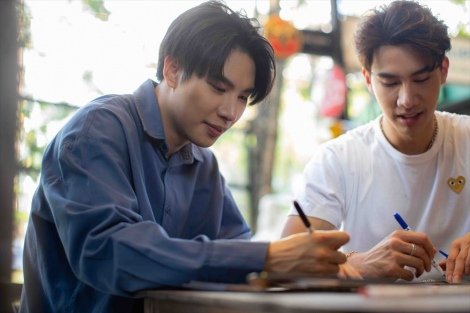 dong_yiping's tweet photo. I hope you can spend the next countless six years together
 #MaxtulXtendedMemories https://t.co/8jnRfI5U1p