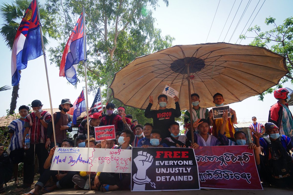 DooPlaya's tweet photo. People in KNU Brigade 6 areas are protesting againts the dictatorship everyday. Their demands are as follows. (5-3-2021)

#RejectMilitaryCoup
 #EndDictatorship 
#Abolish2008Constitution #BuildFederalDemocraticUnion #FreeEveryoneUnjustlyDetained
#KNU https://t.co/iL3UXhd7MW