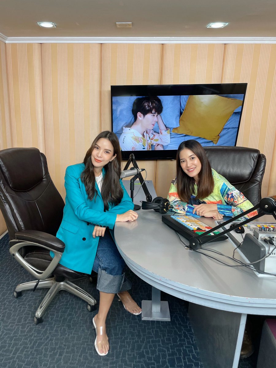 neonmusicth's tweet photo. ขอบคุณ @fmone1035 และดีเจต้อง ที่ให้หญิงลิน @LinpitaYing  เข้าโปรโมทและฝากเพลง  #อยู่ด้วยกันอีกนิด นะคะ 🥰🤍. 

#Linpita
#NeonMusic https://t.co/i8GrBwG4HX