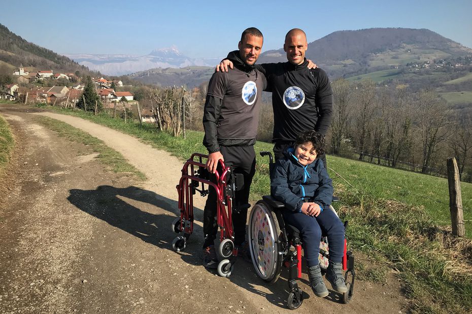 PremiersdCordee's tweet photo. Marc et Robin Lamothe ont créé un service de garde autour du sport pour des personnes en situation de handicap. Ils s'occupent principalement de jeunes qui n'ont pas la chance de bénéficier de structures d'accueil adaptées. #HandiGarde 👍

➡ https://t.co/8IsVFYlKFS https://t.co/wpGe1Czv81