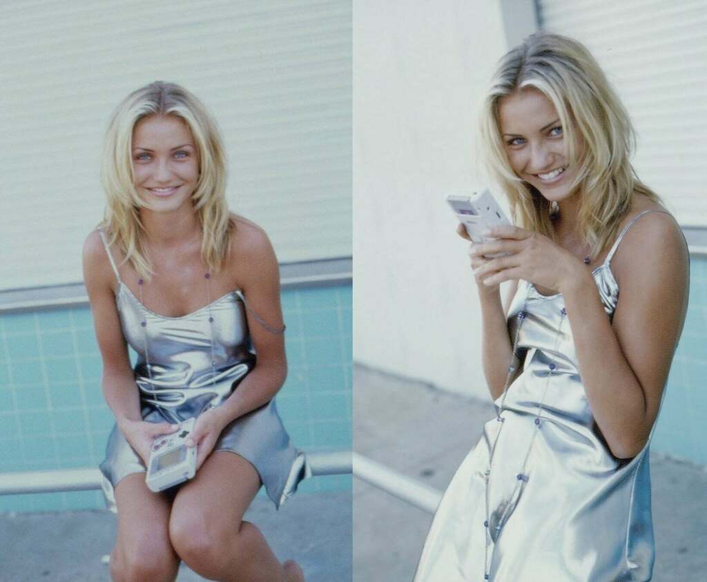 Cameron Diaz with her Gameboy, 1995. https://t.co/qL8DdpxKpK