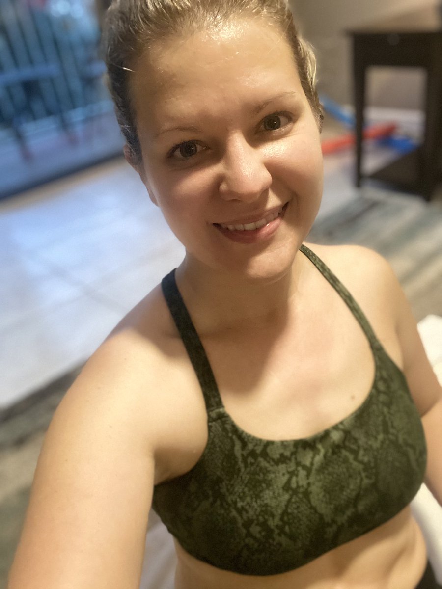 Peaker4Life's tweet photo. #PeakerProgress 🚨: 
 I’m on vacation (which hasn’t happened in a year and a half). Instead of sleeping in, I woke up at 5:30 to complete my #MPC workout in my hotel room. That wouldn’t have happened 2 years ago. Love this program! 🎉💚 #mypeakchallenge https://t.co/FpFhKFDHvy