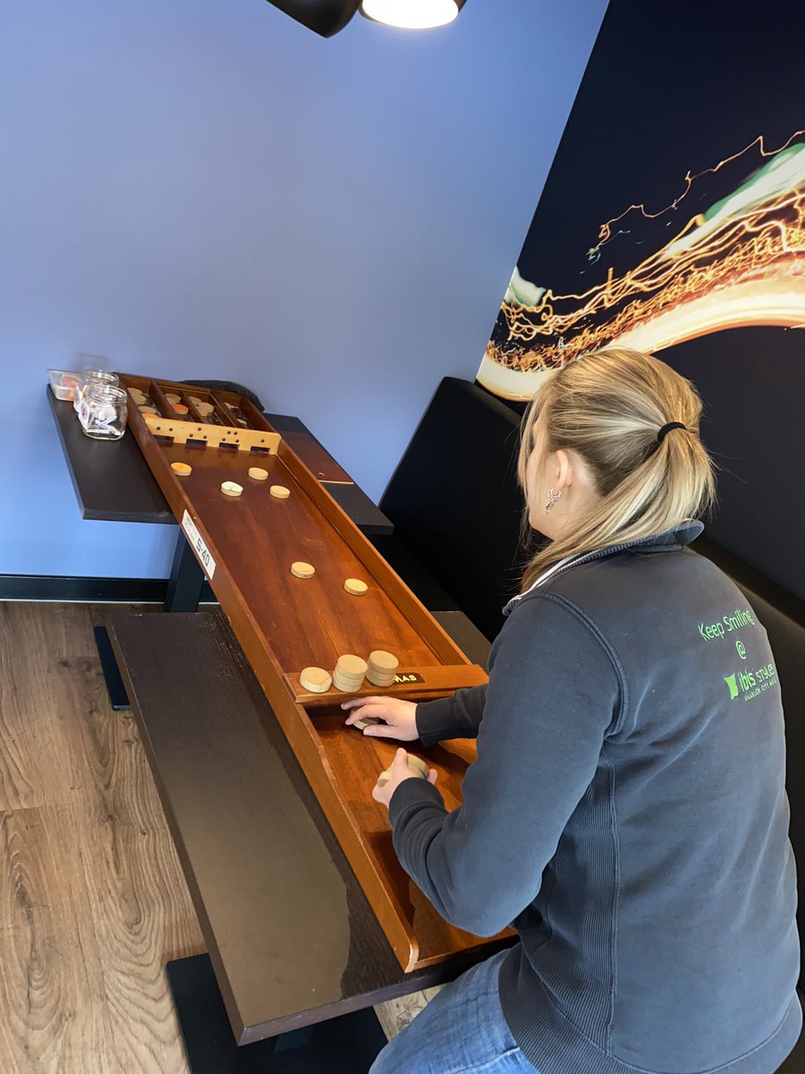 De sjoel wedstrijd in het Ibis hotel is in volle gang! De winnaar van de eerste week is Melanie 🥇Wie mag zich aan het einde van de maand de sjoel kampioen van het jaar noemen? 🏆
#hotel #teamspirit #sjoelen #competitie #wedstrijd #team #Haarlem #ibisstyles #leuksteteam