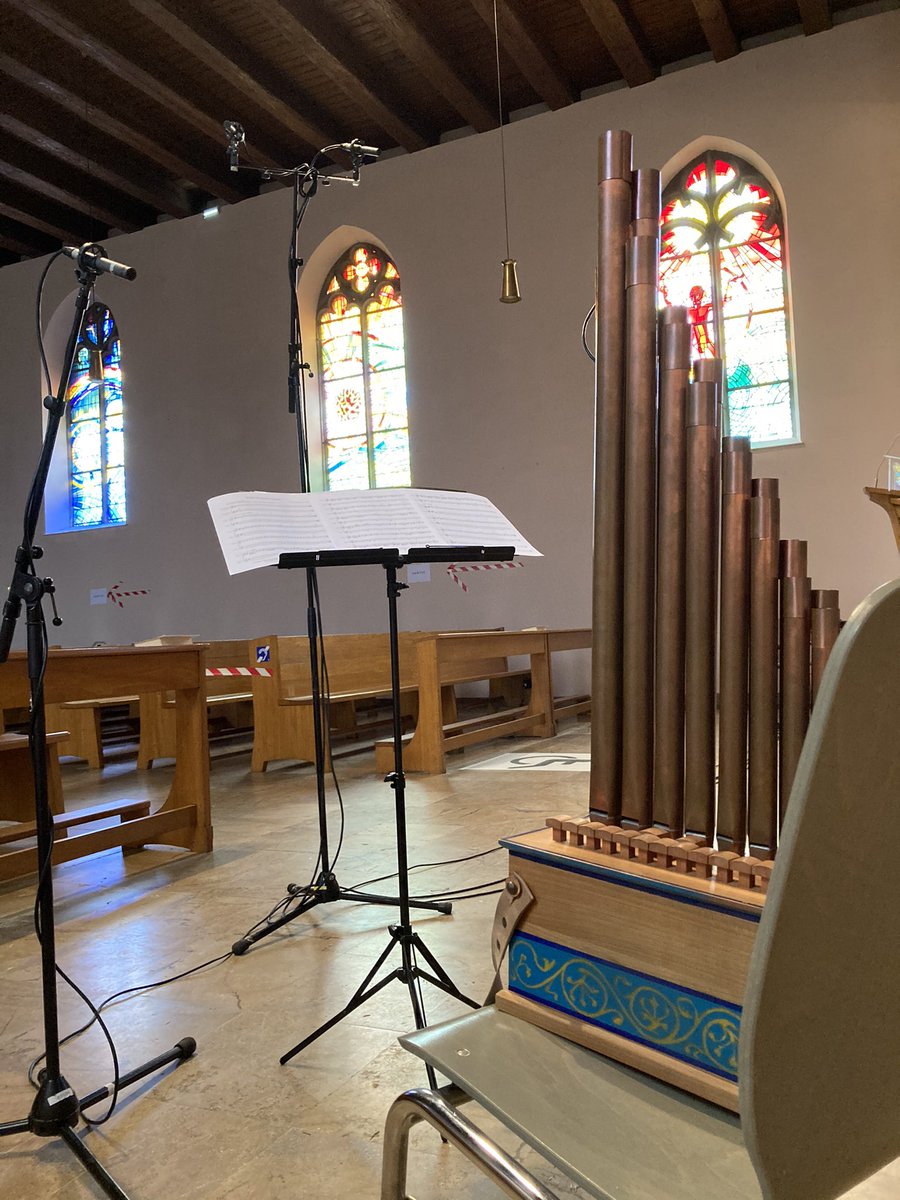 CristinaRaurich's tweet photo. Recording a wonderful piece for #portativeorgan written by @DYMedievalMusic for his new album The Lost Codex of Avalon.
David’s music is a brilliant creation of new music inspired in medieval existing music. https://t.co/s8hlr8LQA6