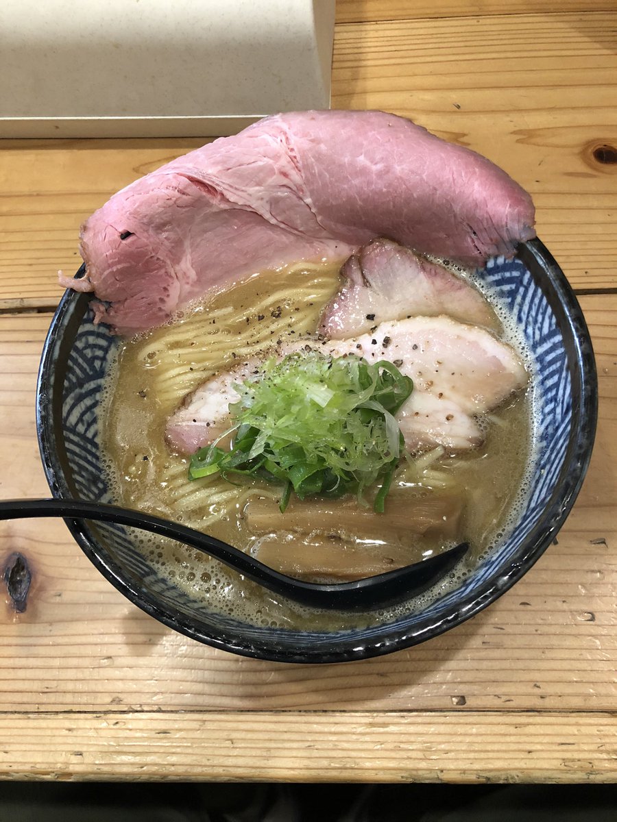 リョージ にぼ鶏しょうゆらーめん つるしやきチャーシュー モーニングセット 極麺青二犀 4ヵ月ぶりの青二犀の朝ラーで初ポールゲット 朝からウマウマ なラーメンにもちろんモーニングセットも注文してあっという間に完食完汁 来月の朝ラーも楽しみ