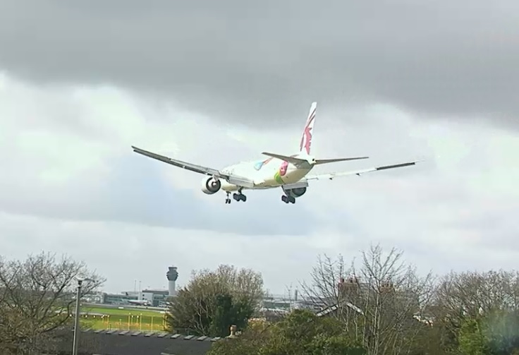 AirportWebcams's tweet photo. Qatar Airways Boeing 777-300ER A7-BAX in 2022 FIFA World Cup special livery just landed at Manchester on today's #QR27 from Doha, its first visit since May 13th 2020. MAN webcam: https://t.co/gV4QTNuO93
Special Liveries Database: https://t.co/7fgZhbnq0f https://t.co/2v2ZblE4w9
