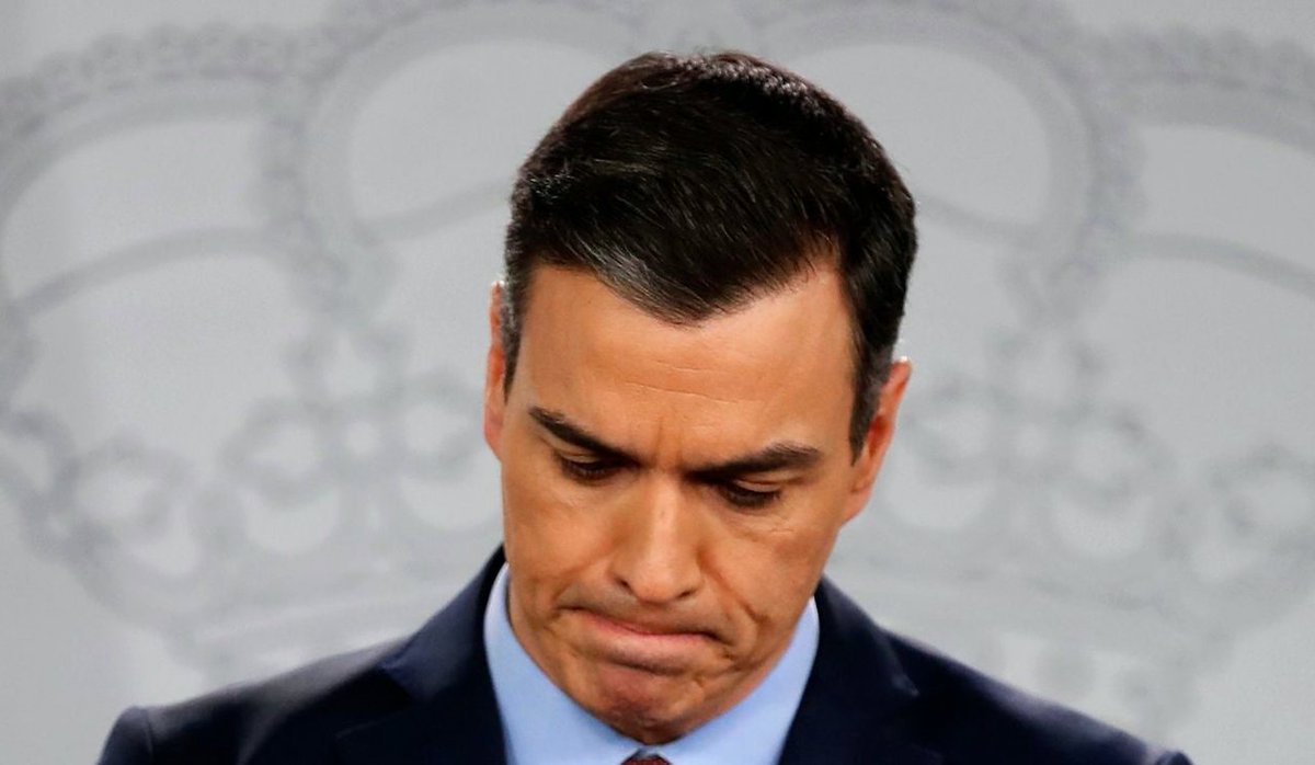 elmundotoday's tweet photo. Pedro Sánchez deja el Gobierno para ser candidato en Madrid: https://t.co/mwYBARuJa2 https://t.co/5Njl3tfKjv