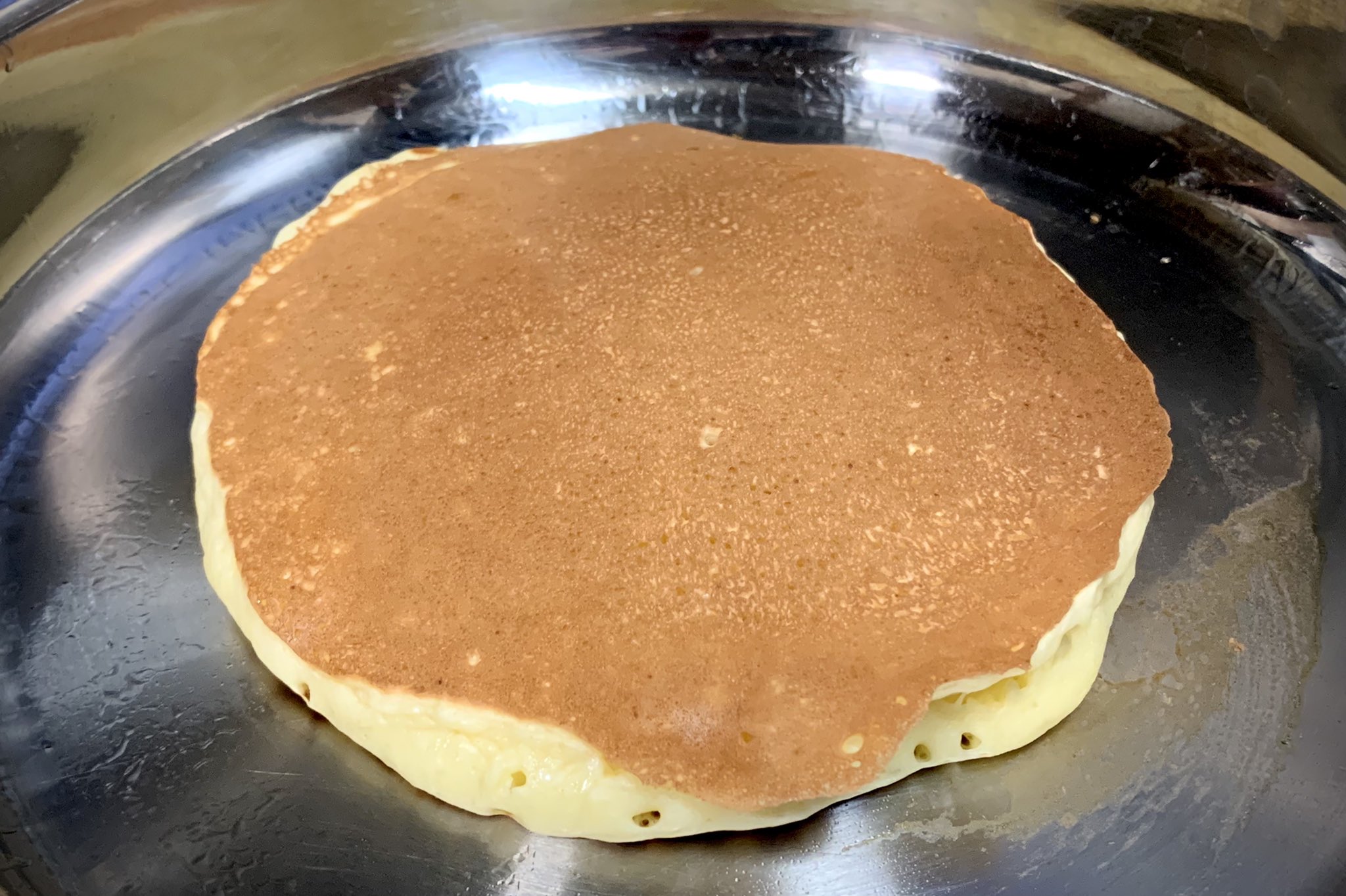 Zapa 薄力粉の代わりに強力粉でもホットケーキ焼けるのかな と薄力粉と強力粉半々くらいでホットケーキ 作ってみた 膨らんで厚みが出て面白い そして安いホットケーキミックスよりおいしい 卵の分量減らしたらパンケーキっぽくなるかな ステンレスの