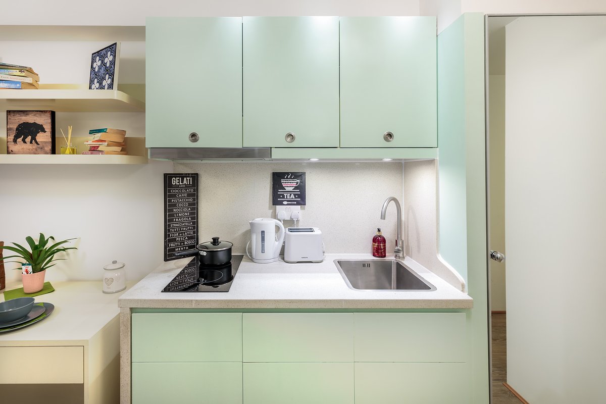 If you had to rate your #cooking skills, what level do you think they would be at? 👨‍🍳👩‍🍳 Regardless if you are a pro or an amateur, having an individual kitchenette with kitchen utensils included is a great plus during #studentlife. 🍳 #TheStayClub #TSCLife