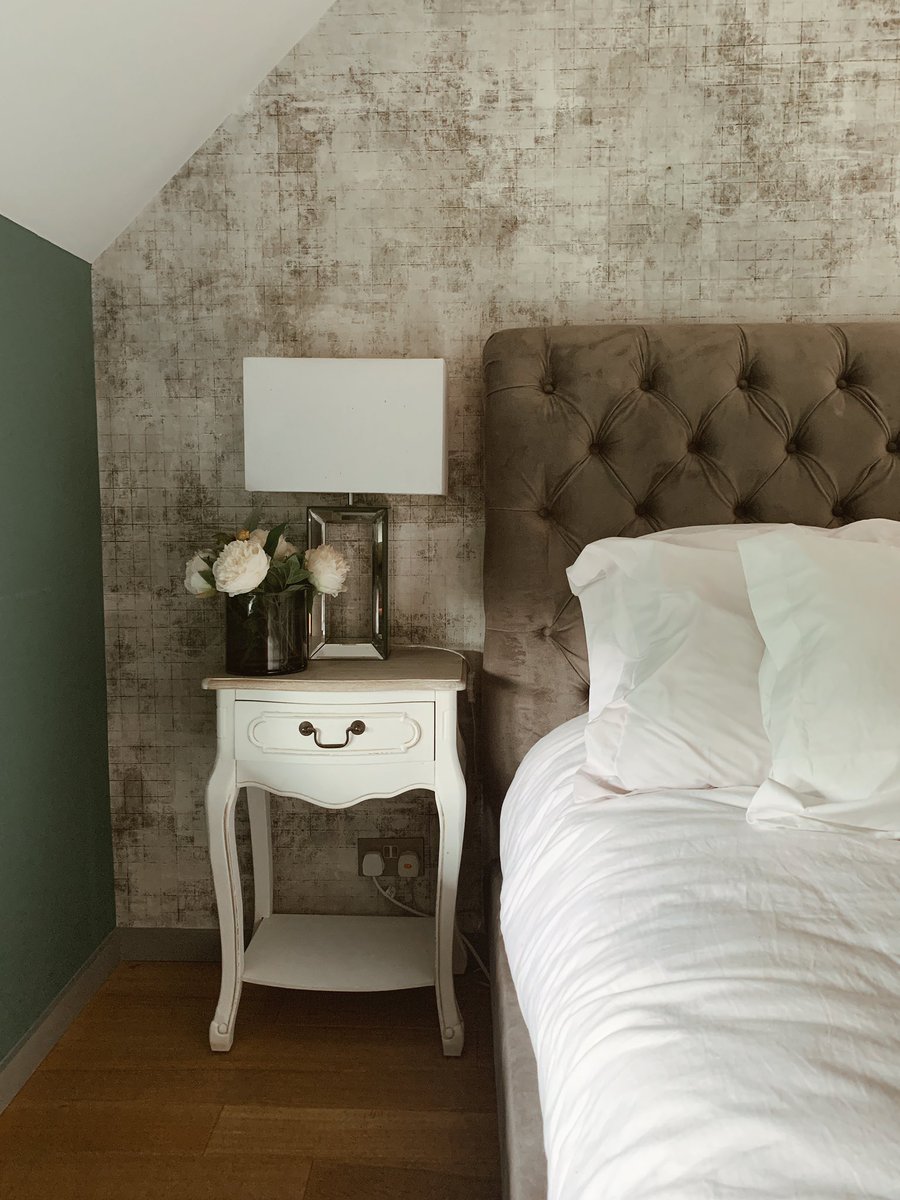 HouseByTara's tweet photo. Exciting things are happening... 

•
•
•
#home #homewares #homeinspo #homeaccount #luxuryliving #homesofinstagram #countryliving #luxurylifestyle #howihome #quirkyhome #homedecoration #pocketofmyhome #darkinteriors #interiorstyling #interiorporn #stylemyspace #newbusinessowner https://t.co/XOALc4e99v