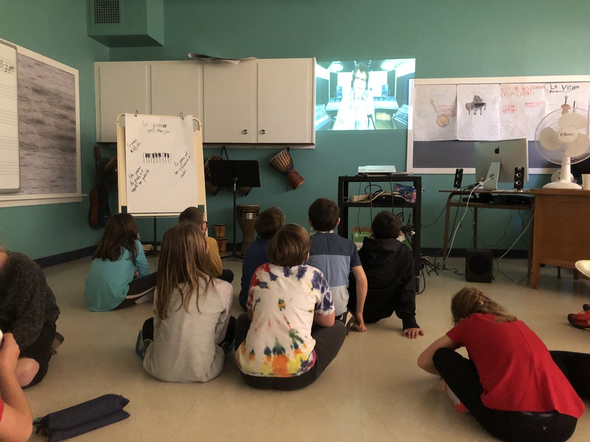 Grâce au CAPEB, nos élèves ont eu le plaisir de visionner deux spectacles virtuels pendant la semaine de la francophonie. Les élèves de M-3 ont regardé un spectacle avec M. Crapaud. Les 4e-6e années ont regardé le spectacle de Roland et Johnny. Merci au CAPEB! <a href="/conseilacadien/">CAPEB</a>