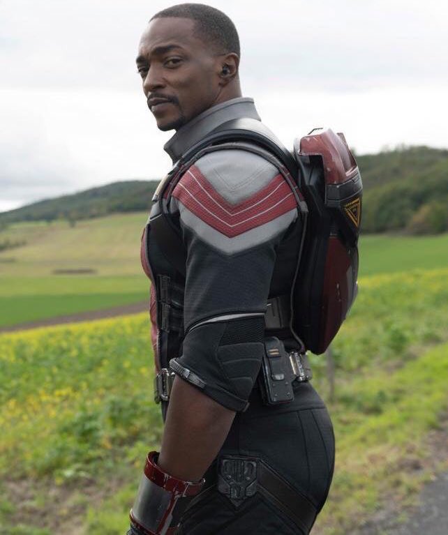 evilmoondarks's tweet photo. pra ser capitão América pelo visto o requisito principal é ter um bundão né https://t.co/A1bseGdZWZ