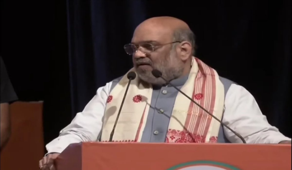 BJP4India's tweet photo. असम कोई भूमि का टुकड़ा-भर नहीं है, सदियों से चला आ रहा सांस्कृतिक धाराप्रवाह है।

ये geopolitical राज्य नहीं है। हजारों वर्षों की संस्कृति को धीरे-धीरे संजोकर सांस्कृतिक नदी का प्रवाह है।

- श्री @AmitShah 

#SabhyataSurakshaVikas https://t.co/Ue55bMfVhX