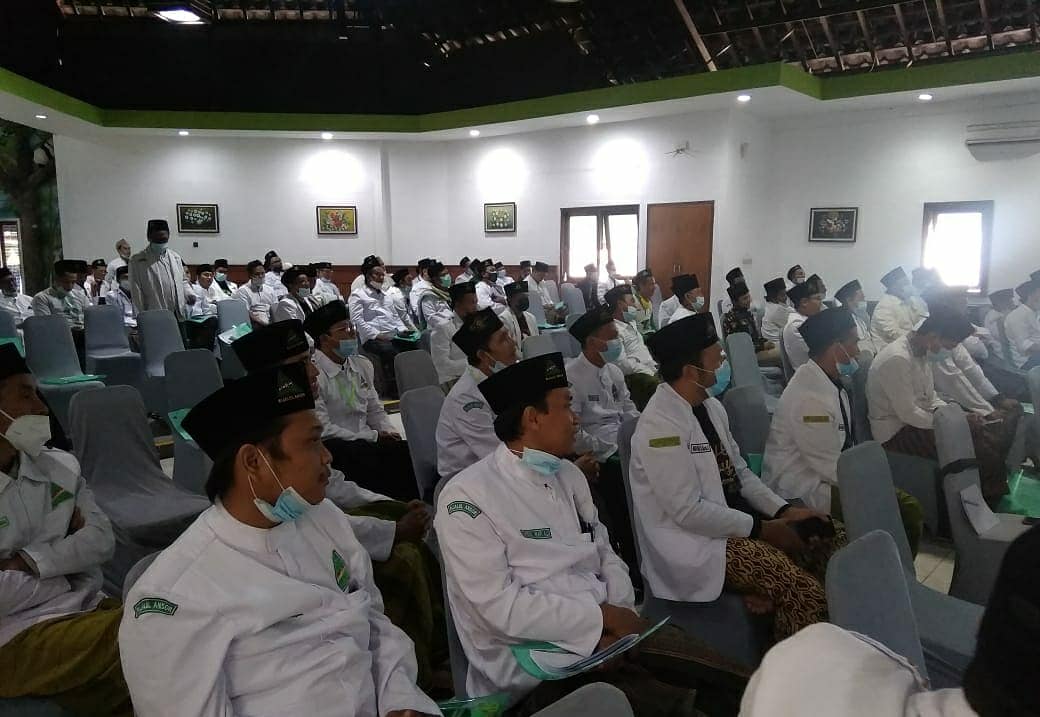 AnsorPacitan's tweet photo. Rapat Kerja Wilayah Majelis Dzikir dan Sholawat Rijalul Ansor Jawa Timur dilaksanakan di Hotel Grand Whiz Trawas Mojokerto. Dari PC GP Ansor Pacitan diwakili oleh sahabat Malikul Ruhil Adzim.
#mdsra
#ansorjatim
#banserjatim
#rijalulansor
#nupacitan
#ansorbanserpacitan https://t.co/FfLC3EFnCN