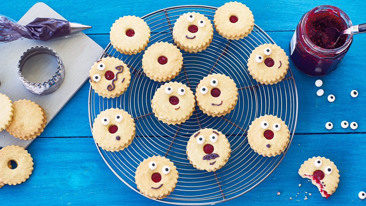 LSTMWellbeing's tweet photo. To celebrate #ComicRelief on Friday we are back with a themed #LSTMBakeoff. The winning crown will go to the bake which makes me laugh the most. It could be Comic Relief themed, some ridiculous display, or a bake which was a total disaster. Entries open until Sunday 21st March. https://t.co/N28RhZHo3z
