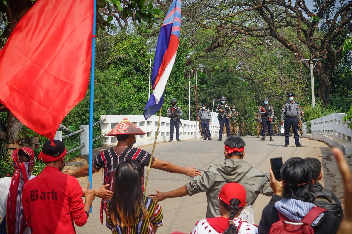 DooPlaya's tweet photo. People in KNU Brigade 6 areas are protesting againts the dictatorship everyday. Their demands are as follows. (17-2-2021)

#RejectMilitaryCoup
 #EndDictatorship 
#Abolish2008Constitution #BuildFederalDemocraticUnion #FreeEveryoneUnjustlyDetained
#KNU https://t.co/Deic1VRnFK