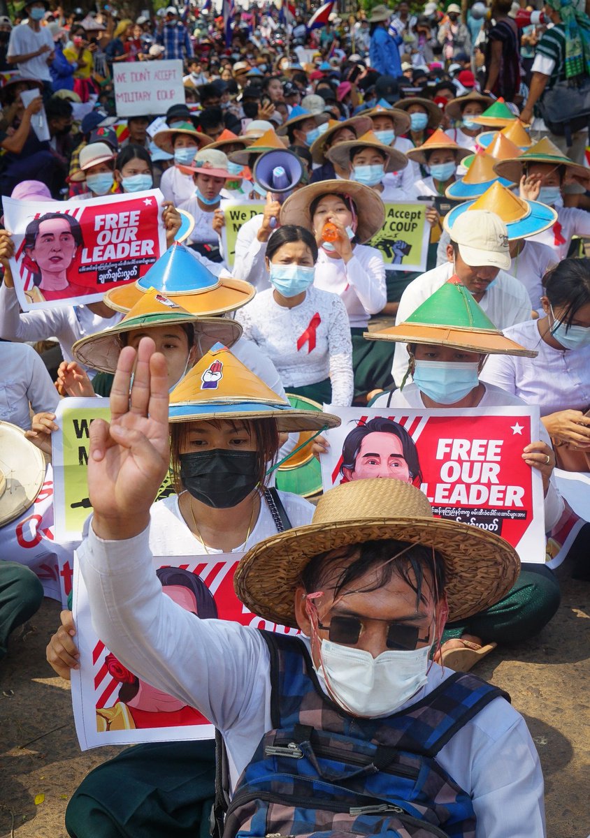 DooPlaya's tweet photo. People in KNU Brigade 6 areas are protesting againts the dictatorship everyday. Their demands are as follows. (18-2-2021)

#RejectMilitaryCoup
 #EndDictatorship 
#Abolish2008Constitution #BuildFederalDemocraticUnion #FreeEveryoneUnjustlyDetained
#KNU https://t.co/EiczzXlCEF