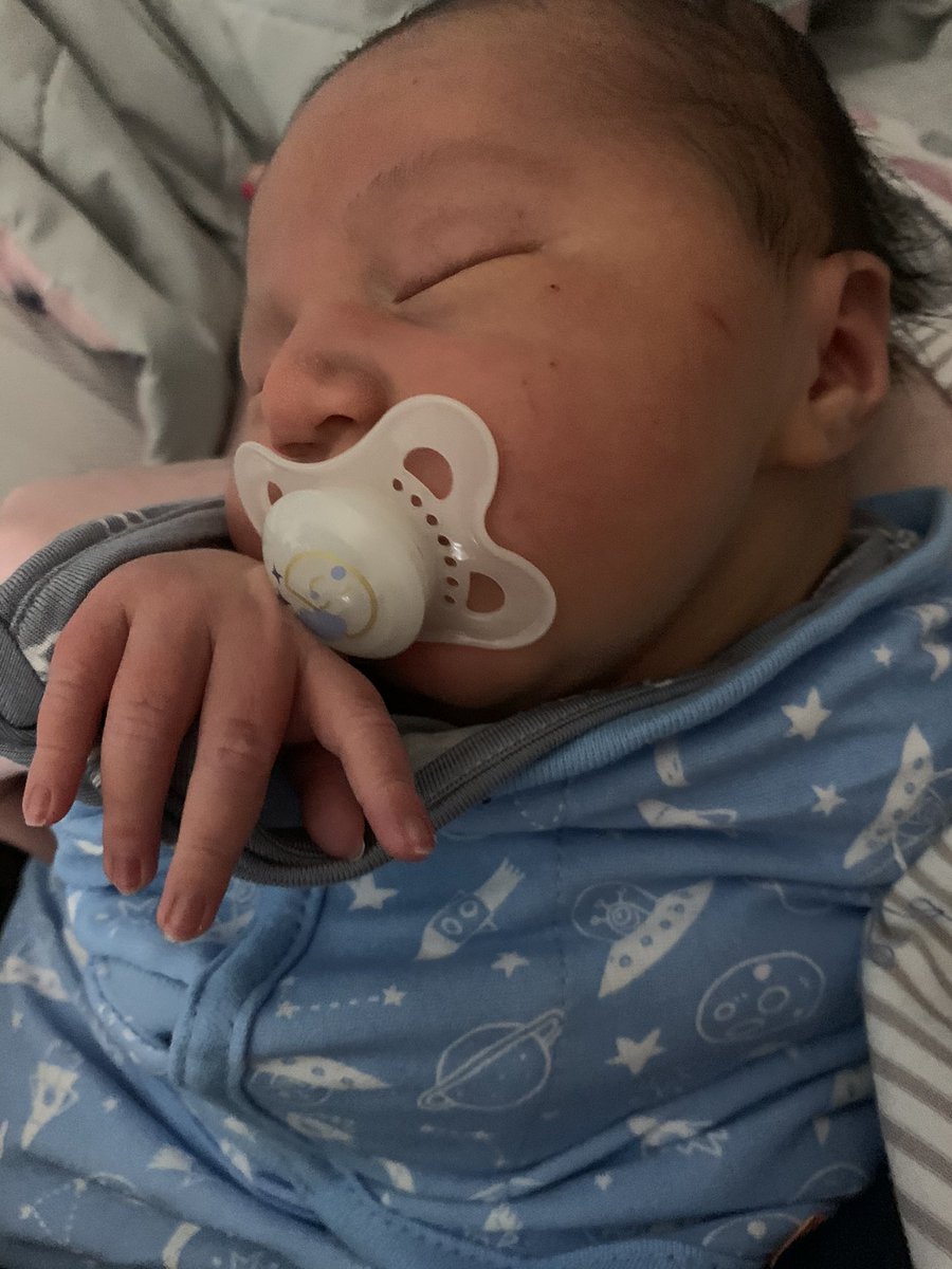 LizzieWright_'s tweet photo. Somethings are worth losing sleep for. I love this squishy kid 💙 https://t.co/mze7La2l4e