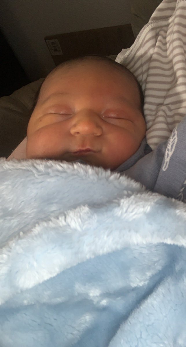 LizzieWright_'s tweet photo. Somethings are worth losing sleep for. I love this squishy kid 💙 https://t.co/mze7La2l4e
