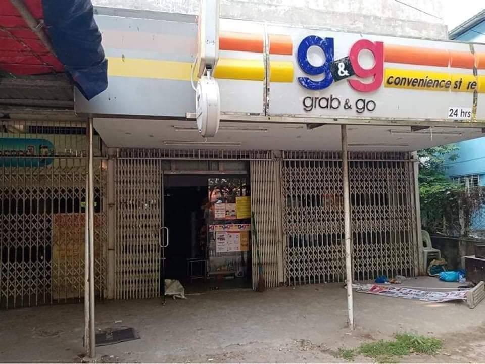 EainMonn's tweet photo. Military junta group continuously shoot and set things on fire in North Okkalapa, Yangon. They also raided small supermarkets like G&amp;G and wave money shop.
BLOODTHIRSTY JUNTA 
#WhatsHappeningInMyanmar
#Mar15Coup https://t.co/sswZ0SOQod