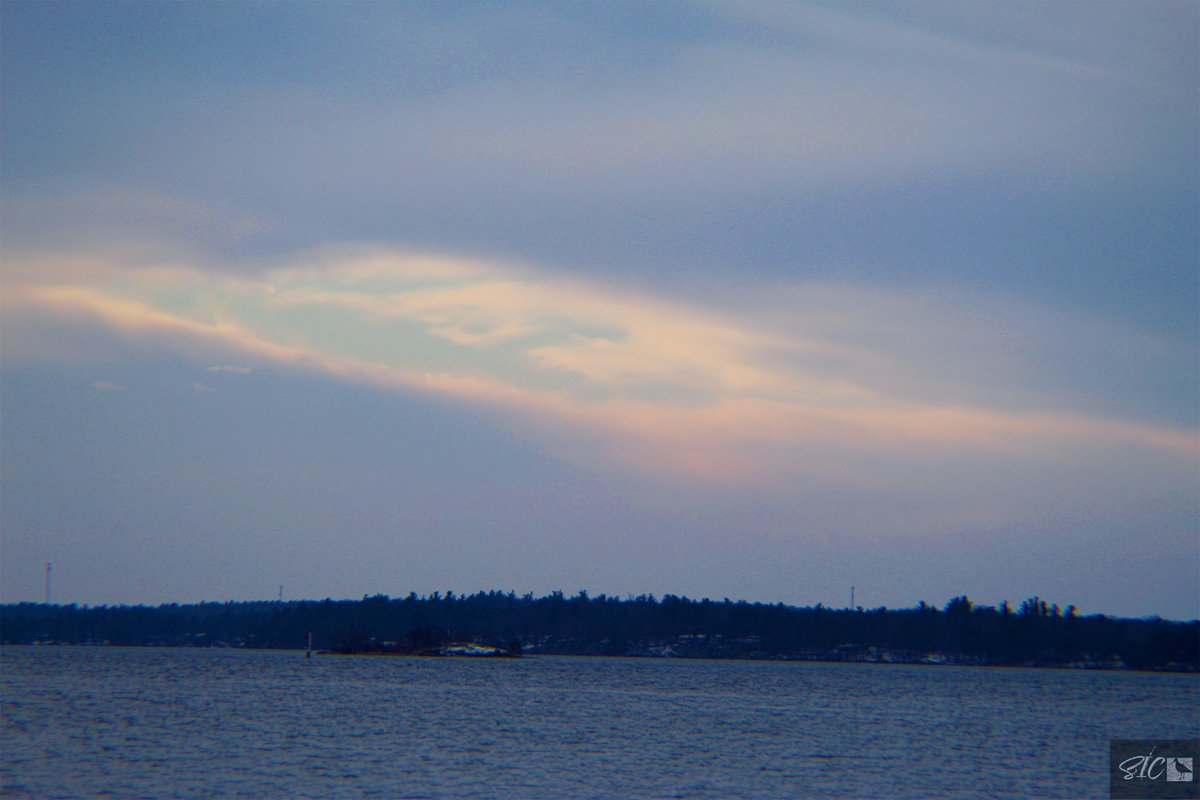IslandSnipe's tweet photo. A hole in the sky #nature #NaturePhotography #SICcontent #Canon #canonusa #canonphotography #CanonFavPic #stlawrenceriver #thousandislands #1000islands #nny #upstateny #clouds #morganisland https://t.co/KbPxQNCaeC