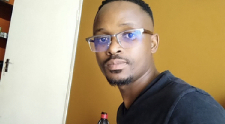 IOL's tweet photo. BREAKING NEWS: Four police officers have been arrested in connection with the murder of #MthokozisiNtumba, the 35-year-old bystander who was shot dead during #WitsProtests last week. 

More to follow. 

https://t.co/pqgyvTzaSu https://t.co/6zXPxGyX5B