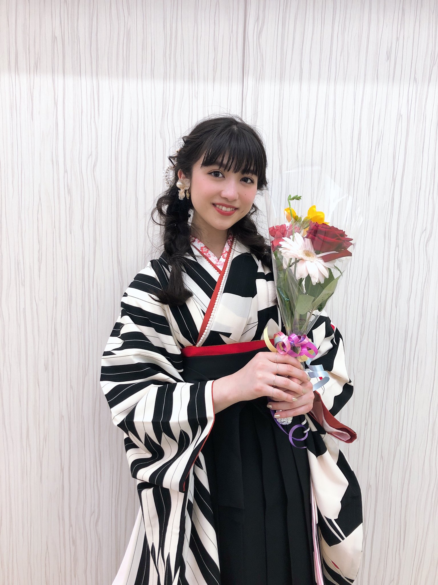 東京女子流 新井ひとみ 直筆サイン入り写真 日付入り 限定非売品 東京女子流 新井ひとみ 直筆サイン入り写真 日付入り 限定非売品