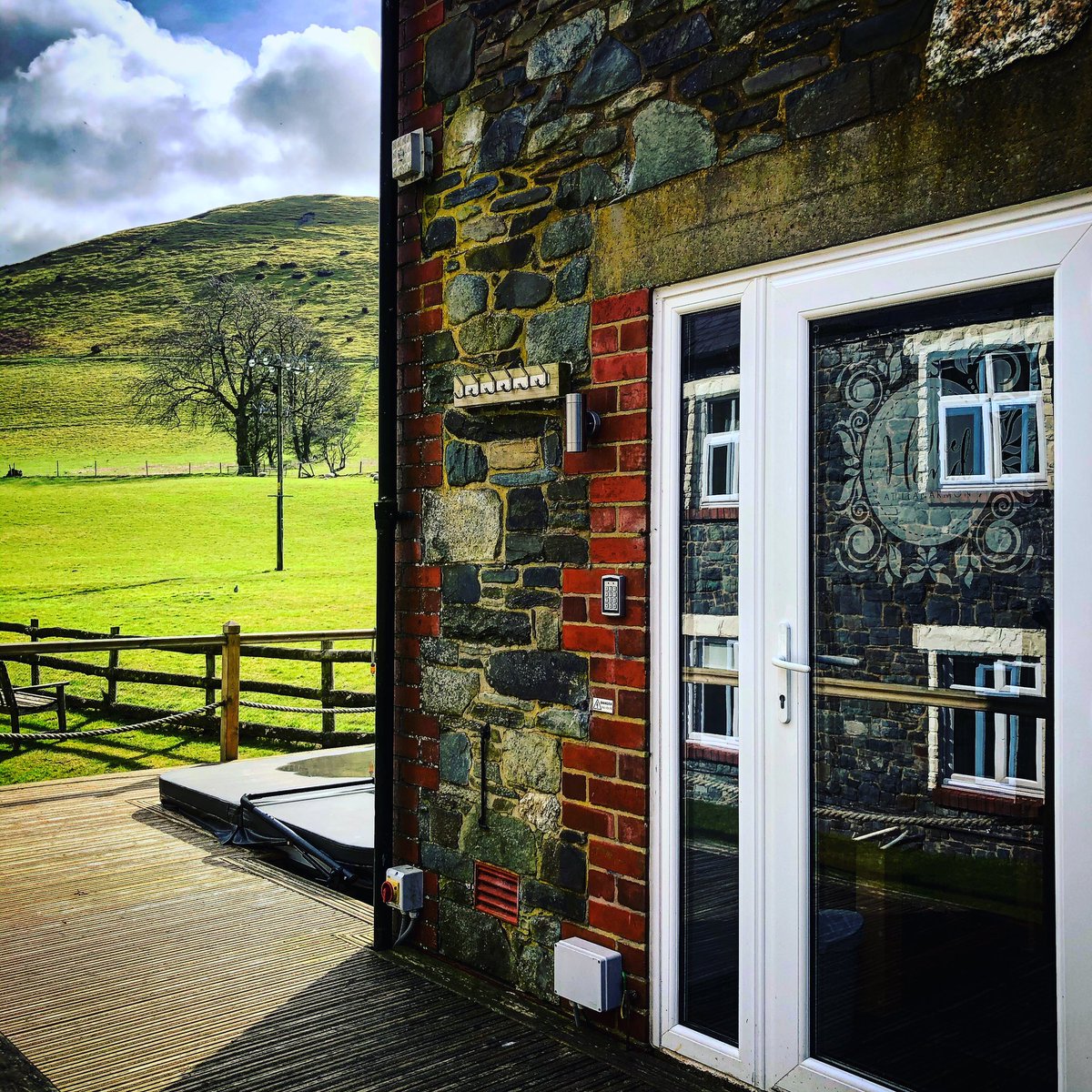 Beautiful day in the Ceiriog valley !!!@thehandhotel <a href="/ThisIsWrexham/">This Is Wrexham</a> @awaywithmedia <a href="/wrexham/">Wrexham.com</a> <a href="/MichelinGuideUK/">The MICHELIN Guide</a> <a href="/AAHospitality/">AA Hospitality</a> <a href="/Ruth_ITV/">Ruth_TV</a> <a href="/NWTBiz/">North Wales Tourism</a> <a href="/VisitWalesBiz/">Visit Wales Biz</a>