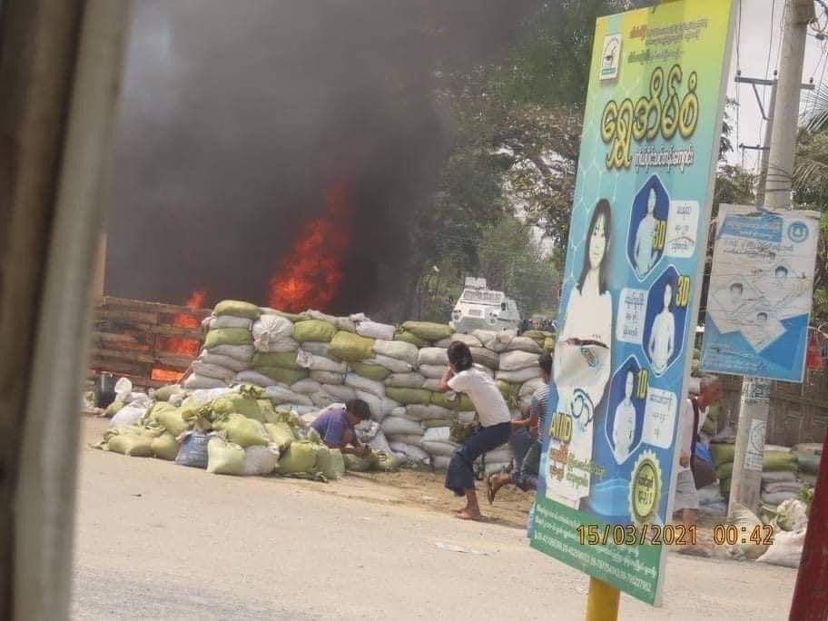 LattZon's tweet photo. MANDALAY: Juntas Terrorists arrived at Mandalay Manawhari Street around 11 am today and bulldozed the barricades sandbags and started murdering civilians. Reportedly at least 2 ppl r killed and wounding several others. #WhatsHappeningInMyanmar #Mar15Coup https://t.co/5OHviGMZPU