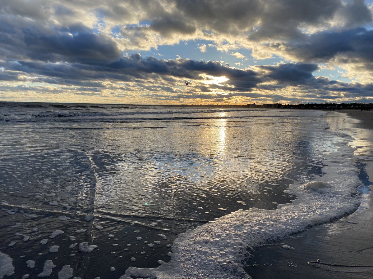 MeteoroloJess's tweet photo. Happy 201st Birthday Maine! You are still lookin’ good! #Maine #thewaylifeshouldbe #vacationland #thepinetreestate #twoohseven https://t.co/PfmCJw31k0
