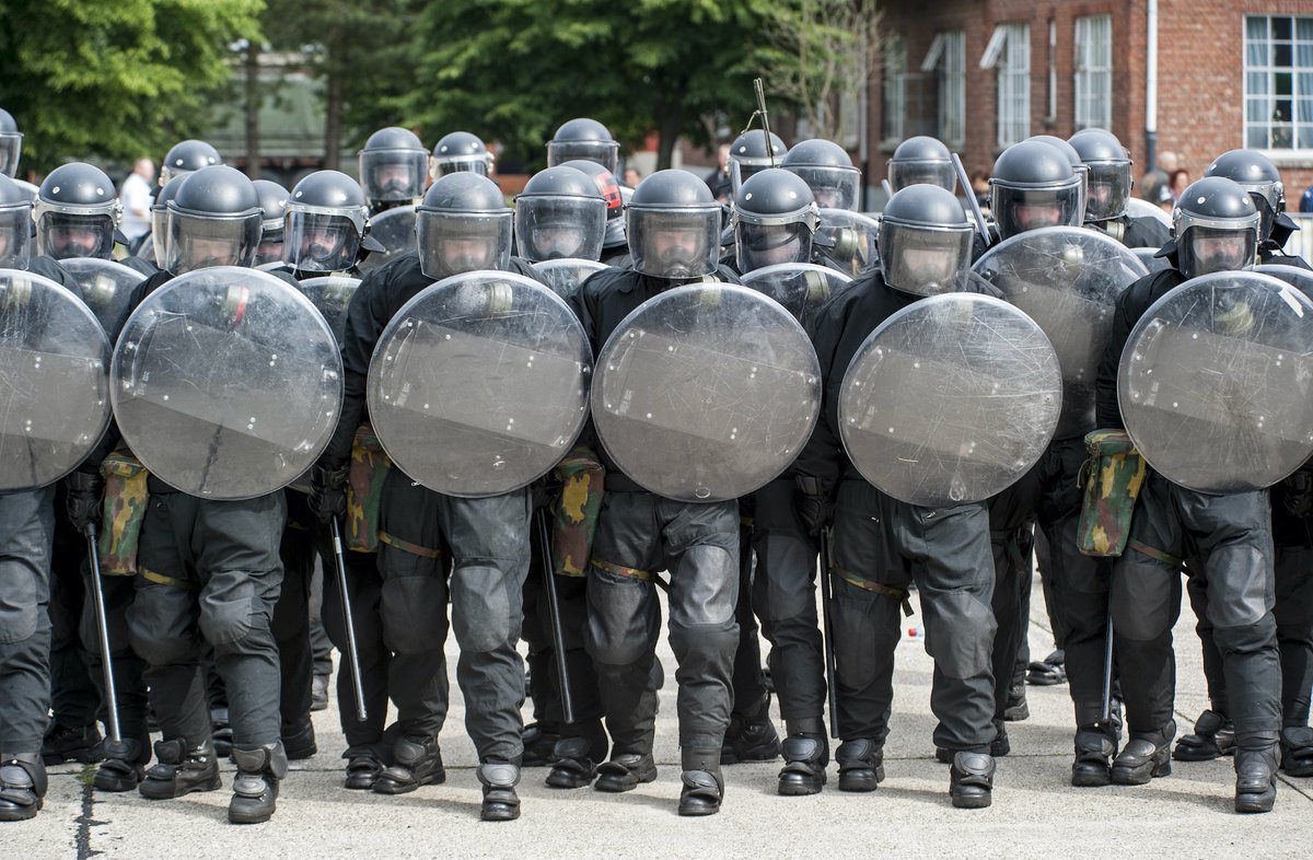 haveigotnews's tweet image. BREAKING: Metropolitan Police respond to reports of a discarded crisp packet on Romford high street.