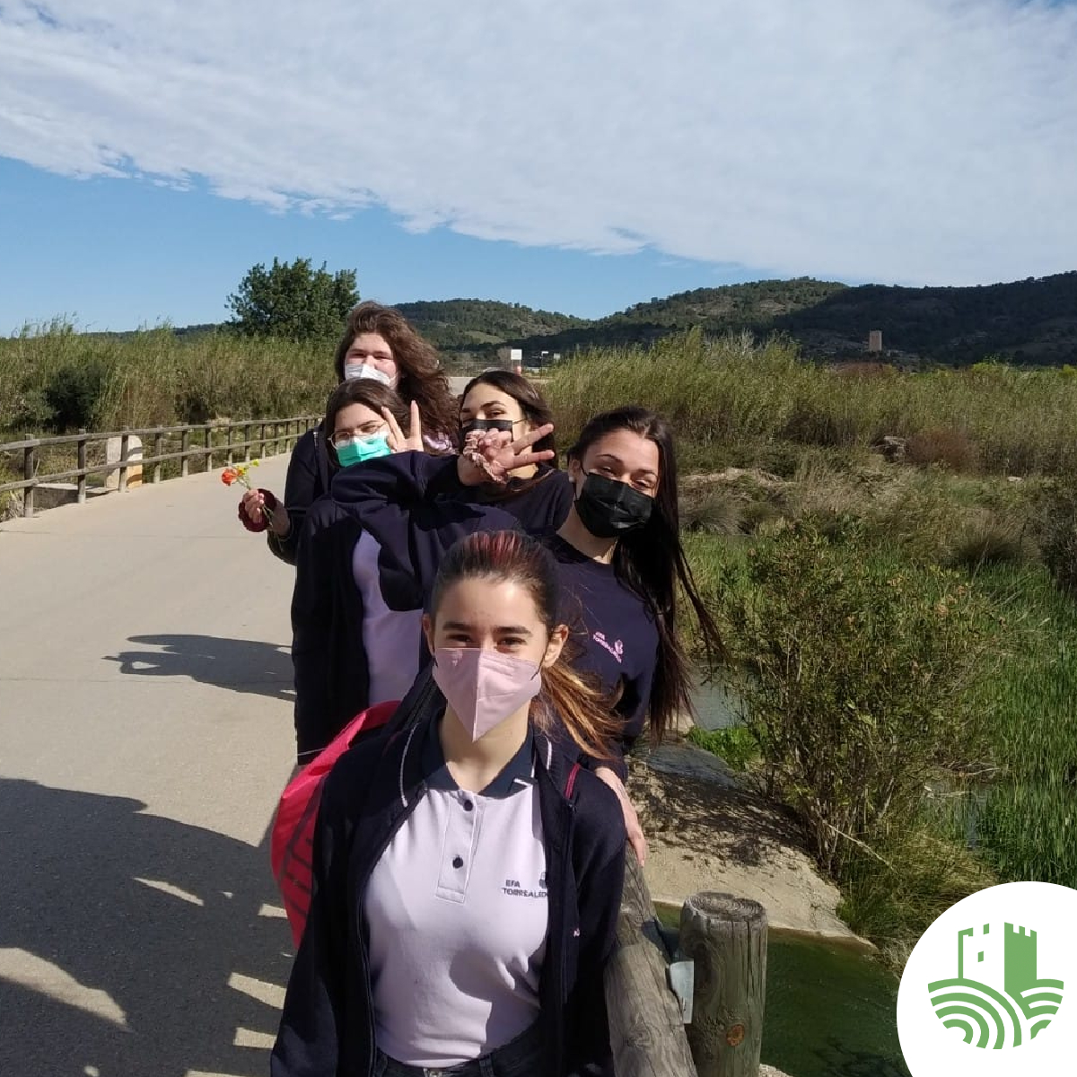 📸🍃😍 ¡Excursiones que molan! Nuestro alumnado de 3º y 4º de la ESO disfrutó de la naturaleza y de nuestro entorno con una visita a la Torre Aledua. También participaron en el Photo Challenge Aledua y muy pronto conoceremos las ganadoras ✌😃