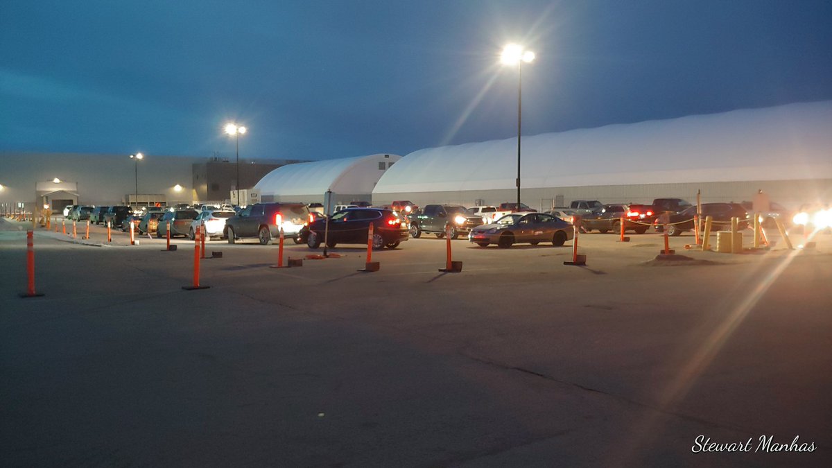 StewShoots's tweet photo. 6:44 and the line is lengthening quickly here as people wait for their vaccine shot. @SaskHealth drive thru vaccine clinic opens at 8:30am and runs till 7:30pm. @GlobalRegina https://t.co/YPChIJSGx2