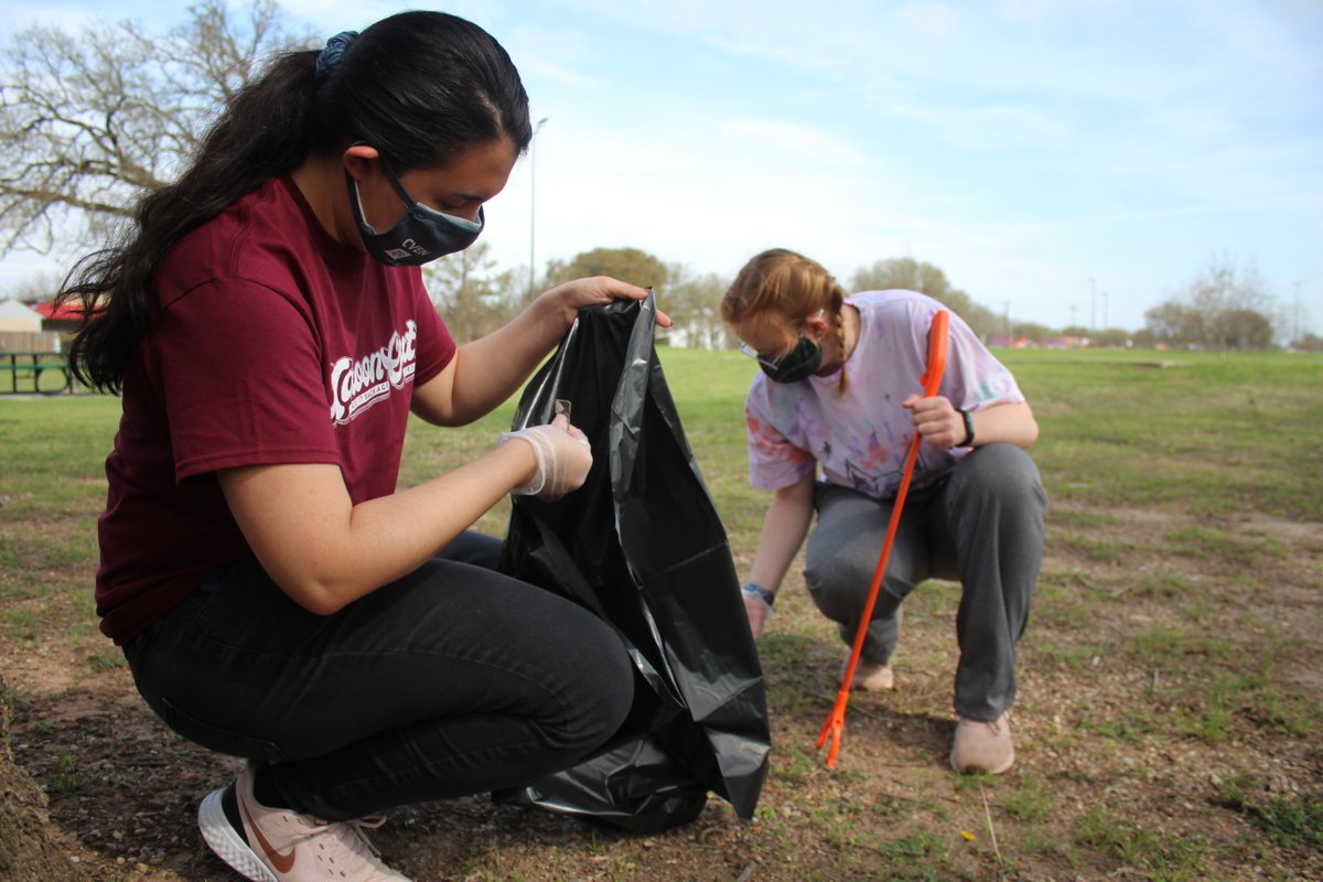 ewbtamu's tweet photo. Last week, we hosted Spirit of Giving Week to challenge our members to do an act of kindness each day. We concluded the week partnering with @BrazosBeautiful for a park clean up. Thank you to all who participated! We are 60% to our Spirit of Giving goal: https://t.co/h1iqelMycn! https://t.co/SZonmQ5ITj