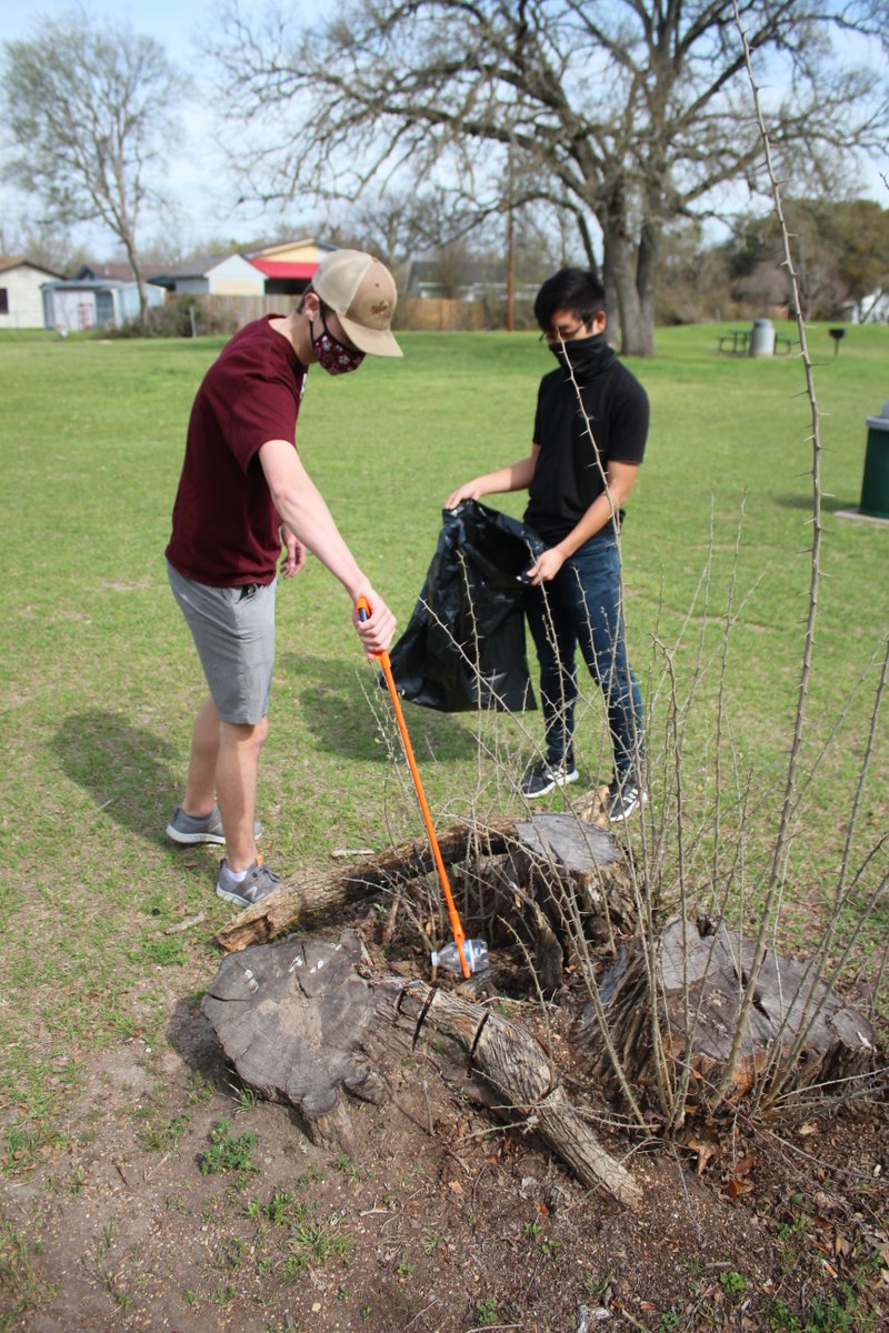 ewbtamu's tweet photo. Last week, we hosted Spirit of Giving Week to challenge our members to do an act of kindness each day. We concluded the week partnering with @BrazosBeautiful for a park clean up. Thank you to all who participated! We are 60% to our Spirit of Giving goal: https://t.co/h1iqelMycn! https://t.co/SZonmQ5ITj
