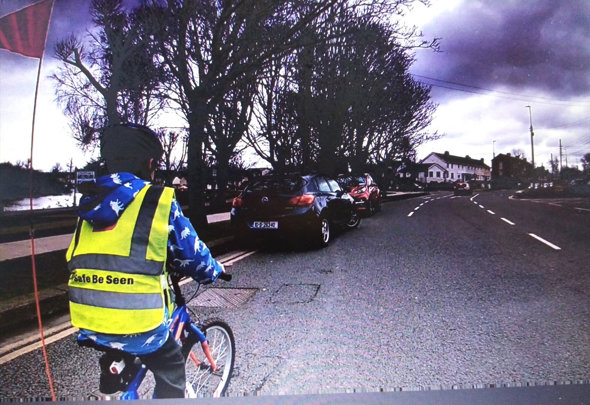Dee62412965's tweet photo. Cars "parked" on double yellow lines at tge lough forcing my 7 year old out into traffic 😠 and the regular sight of cars "parked" on the vickers road cycle lane 🙄#badparkingcork #ibikecork #cyclingcork https://t.co/G5COxL8Cqe