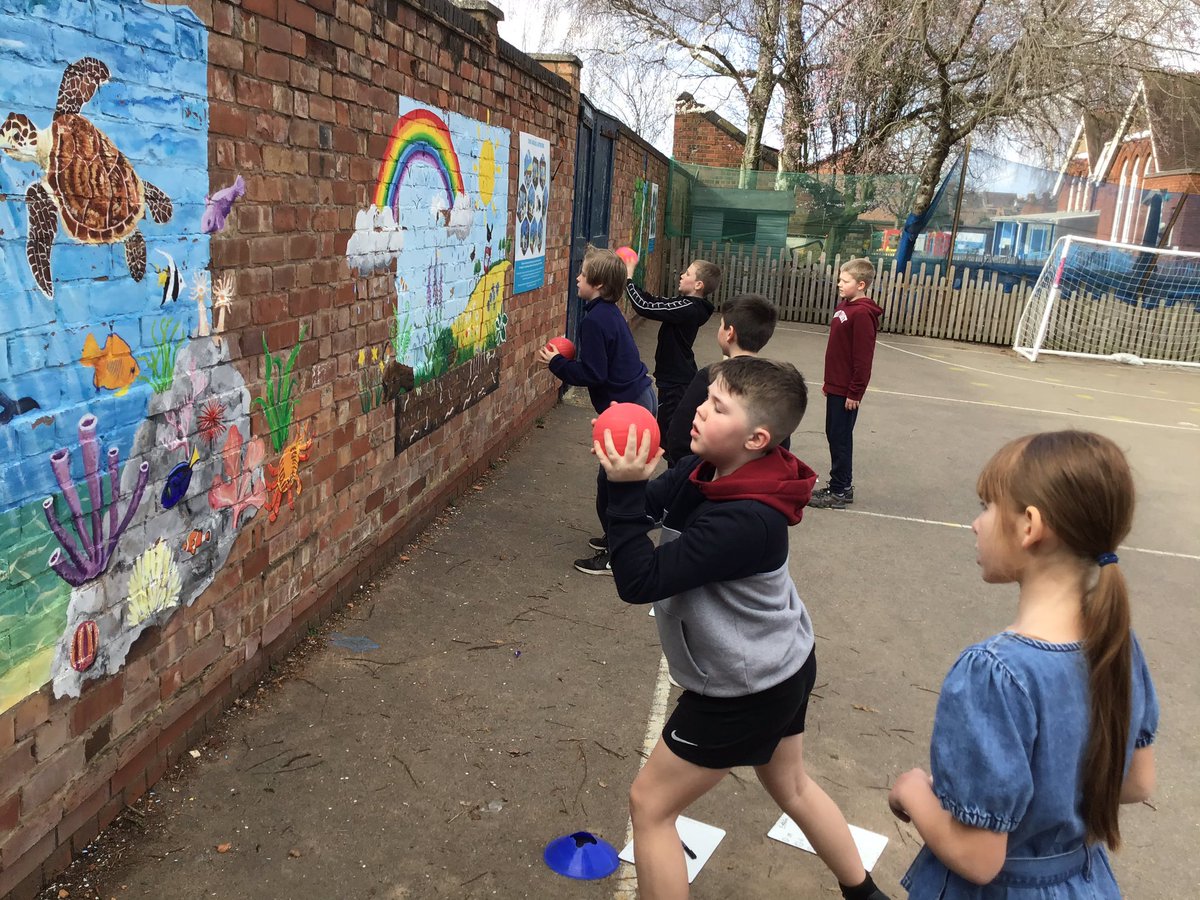 ClaphamTerrace1's tweet photo. Year 6 have had a very active day #60ADay #housecompetition #Handball https://t.co/1ilNfyTTeC