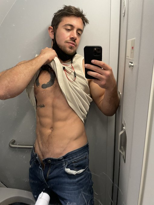 Going live today on OF today at 5pm pst! Free for subscribers 😊💦 Dont miss out! https://t.co/0qPtfZ6<a href="/tag/mvsales"class="tags"><span>#mvsales</span></a><a href="/tag/mvgayboys"class="tags"><span>#mvgayboys</span></a>