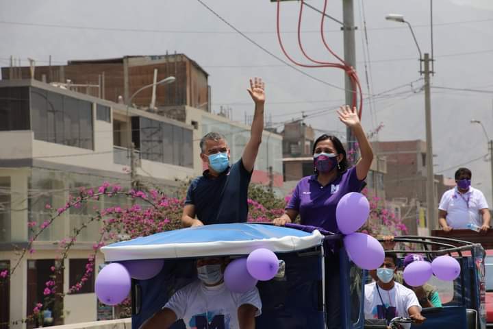 MaxPeraltaP's tweet photo. El sábado estuvimos en una caravana con @julioguzmanperu, @FlorPabloMedina  y varios cándidatos del @partidomorado 
#TuAlCentro
@MaxPeraltaP
#Max16 https://t.co/AloI380sGZ