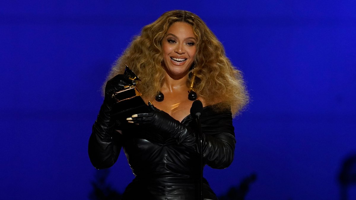 ajplus's tweet photo. Beyoncé has made history with 28 #Grammys — the most wins by a female artist. She’s tied for second place for most wins of all time.

“I wanted to uplift, encourage, celebrate all of the beautiful Black queens and kings that continue to inspire me and inspire the whole world.” https://t.co/QU9q4r5IXJ