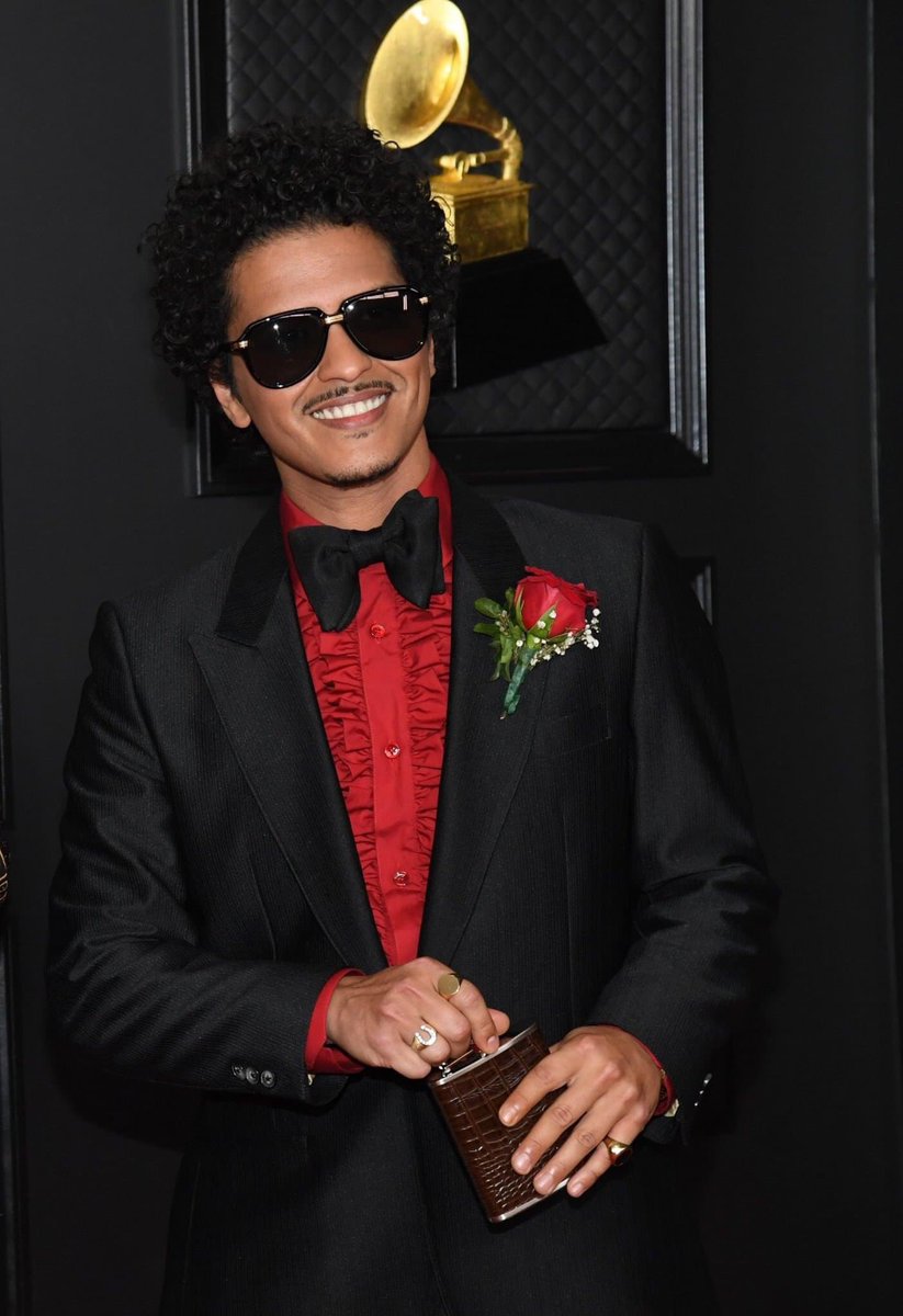poperascon's tweet photo. Rankea los mejores looks de la alfombra de los #Grammys en las stories de nuestro instagram! https://t.co/iOf5PdFFoK https://t.co/2ryrhGdEi0