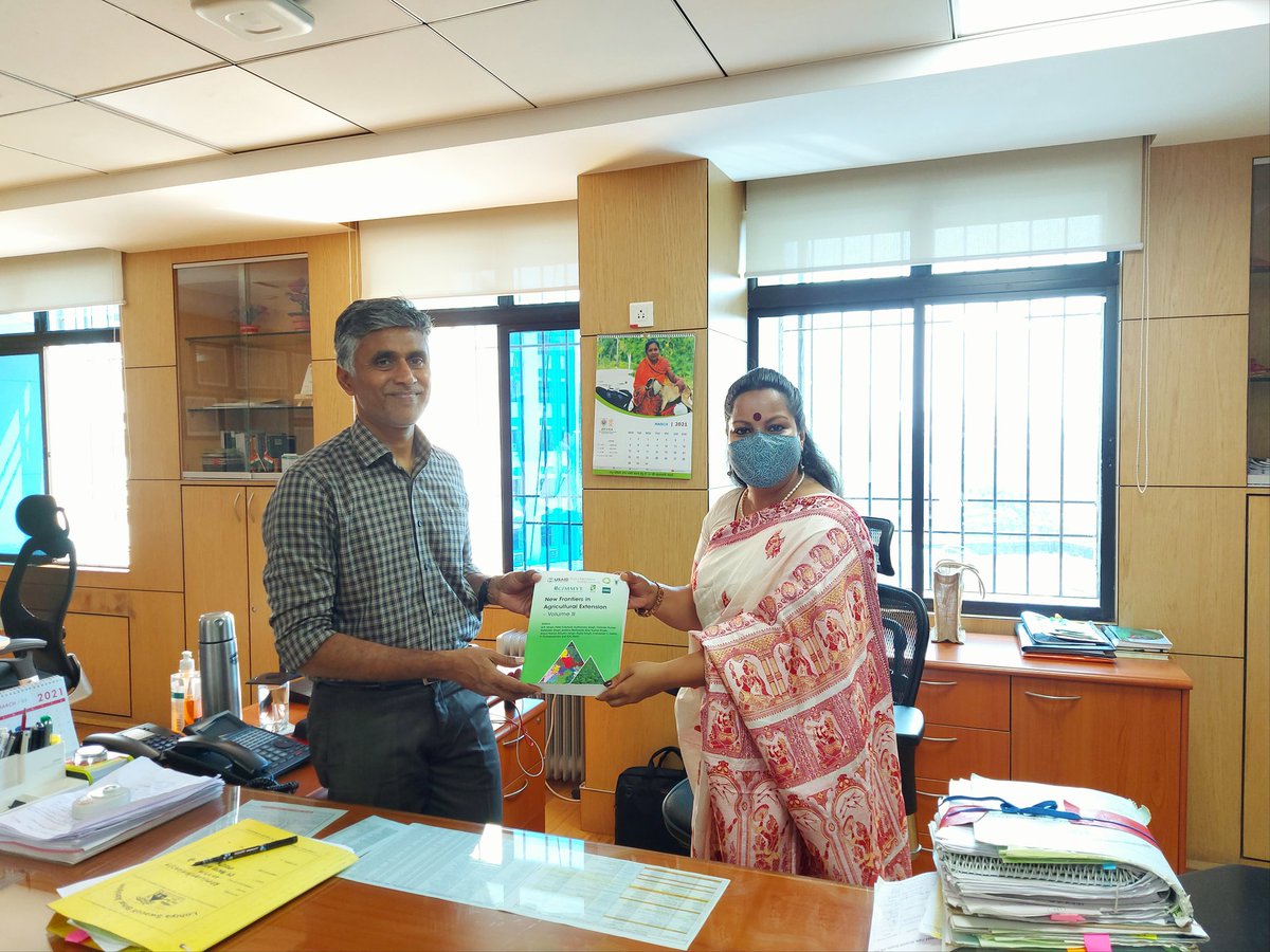 SugandhaMunshi's tweet photo. CSISAIndia's book 'New Frontiers in Agriculture Extension-Vol II' briefed and shared with CEO Jeevika,Bihar and Advisor to Honble CM Bihar @CSISAProject @brlps_jeevika @irri #irri60 @CIMMYT @CGIAR https://t.co/wF0W9AE1oM
