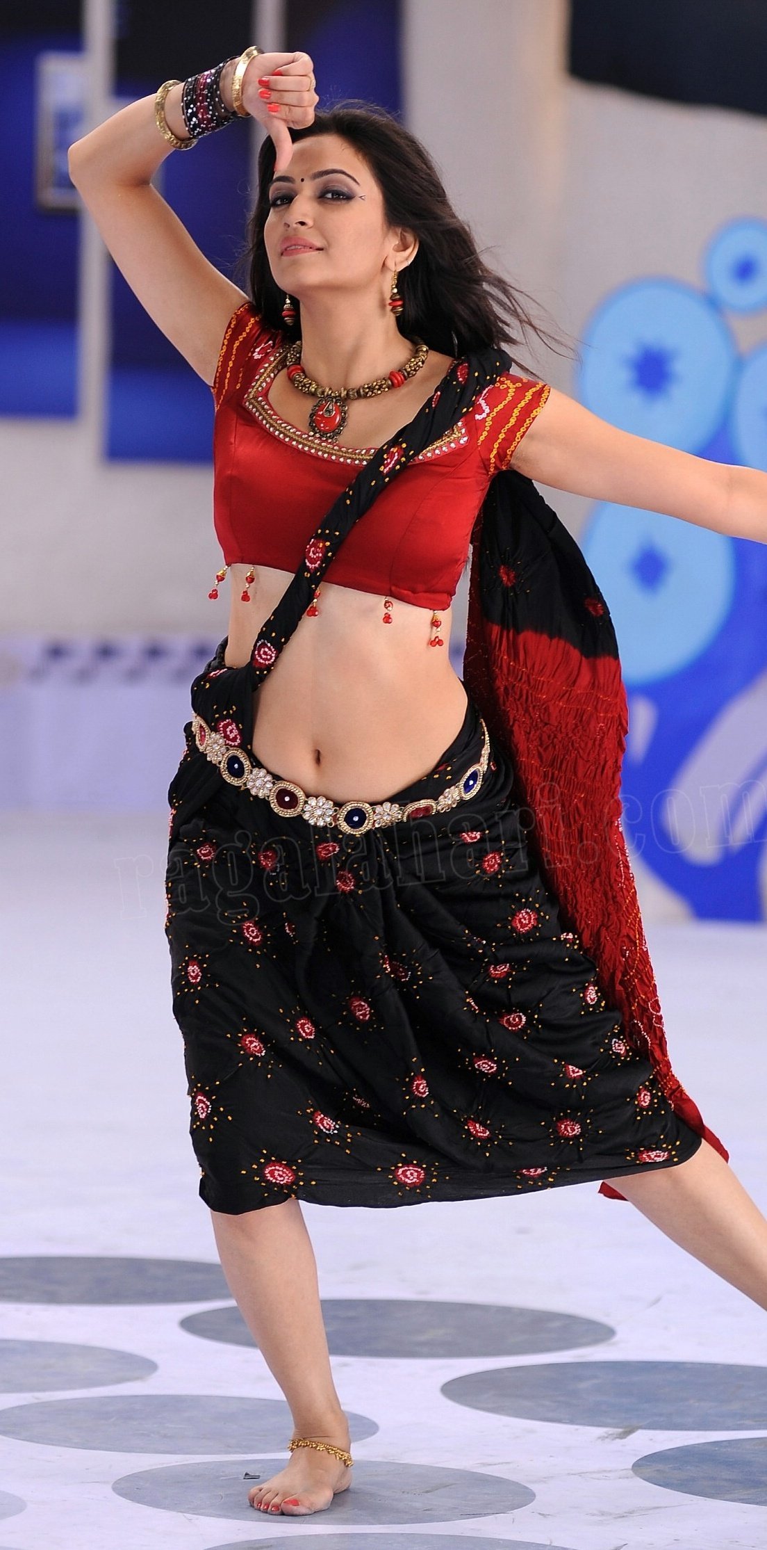 EwhdAqKVIAo2DVw?format=jpg&name=4096x409