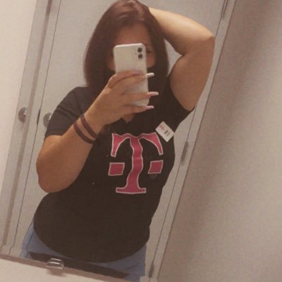 MagentaMeehan's tweet photo. This #MagentaMonday the #Iowinners salute Hartford @TMobile Retail Store Manager @BellaO04 for living her best cellular life and being #ALLIN ! @MikeSievert @RJGomezIII @JonFreier @pedrobyers1 @wulfpack20 @_bersays @ohthatsLeslieee #FirstAndFast #5GForAll #CentralThanks #WIN https://t.co/UfO5Bcg5aT