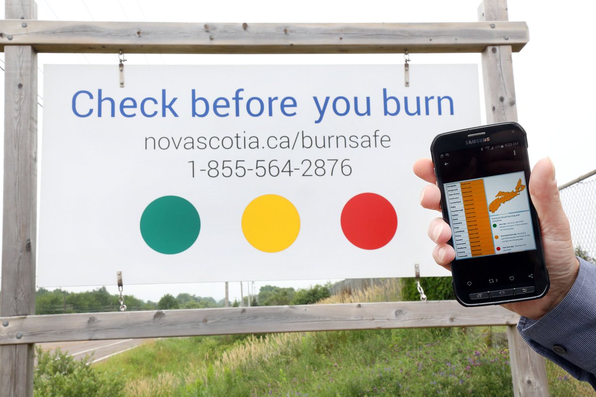 NS_DNR's tweet photo. It may be cold out there but we've entered wildfire risk season.
Provincial burn restrictions are now in effect.
The #BurnSafe map will be updated each day at 2 p.m. to show if burning is permitted that day. Call or check online before starting a fire: https://t.co/g5CGZiqBQb https://t.co/nCPlaDlOQS