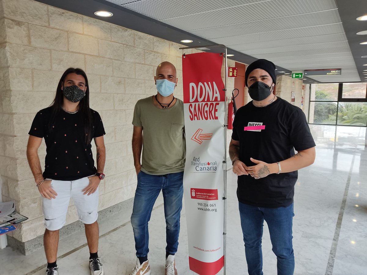 📸 Gente especial con un corazón que no les cabe en el pecho 

❣️ Gracias, Juanka, Iván y Tutto por venir a salvar vidas al Hospital Universitario de #GranCanaria Doctor Negrín, nos vemos muy pronto

#ÚnetealClubdelos300