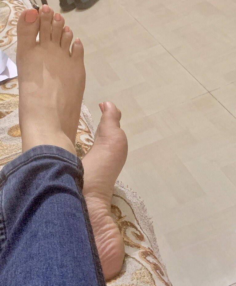 iamfeetlover's tweet photo. Drooling over my wife’s feet and thinking how lucky I am to suck and rub them every day. #sexyarch #lovelyshape #indianfeet #feetfetish #soles https://t.co/AKgHF1dHym
