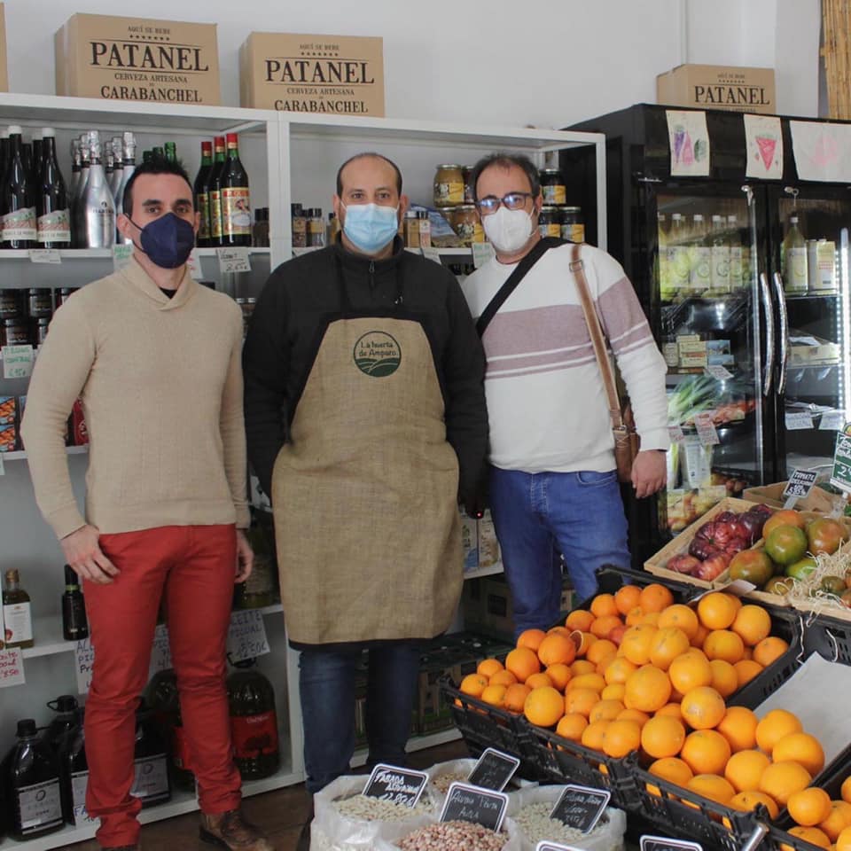 Hace poco he tenido el placer de visitar junto a <a href="/fdiazperez/">Fran Díaz</a>  la #fruteria La Huerta de Amparo y hacer una sesión fotográfica para redes sociales, junto a la puesta al día de los objetivos de #marketingdigital. Sin duda, una de las mejores fruterías de #Madrid.¡100% recomendable!